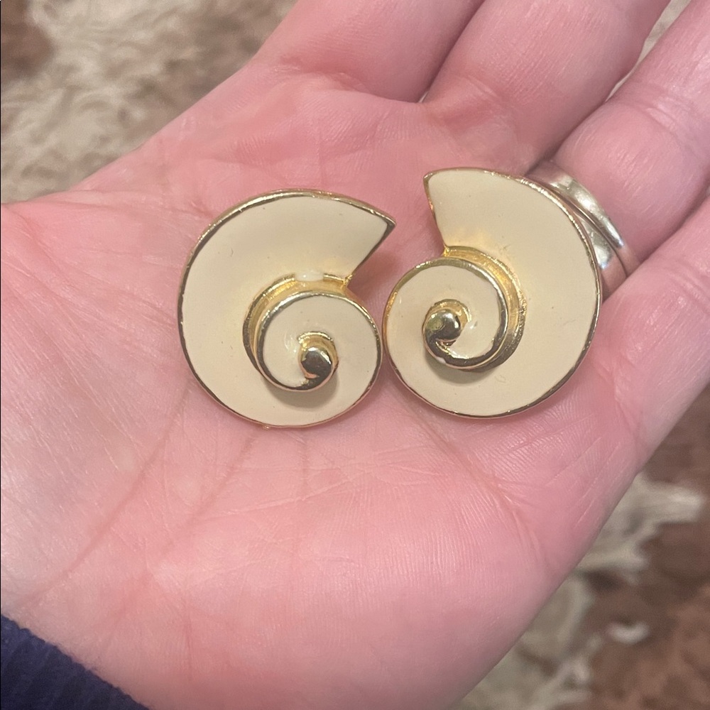 Source Unknown Cream and Gold Spiral Earrings